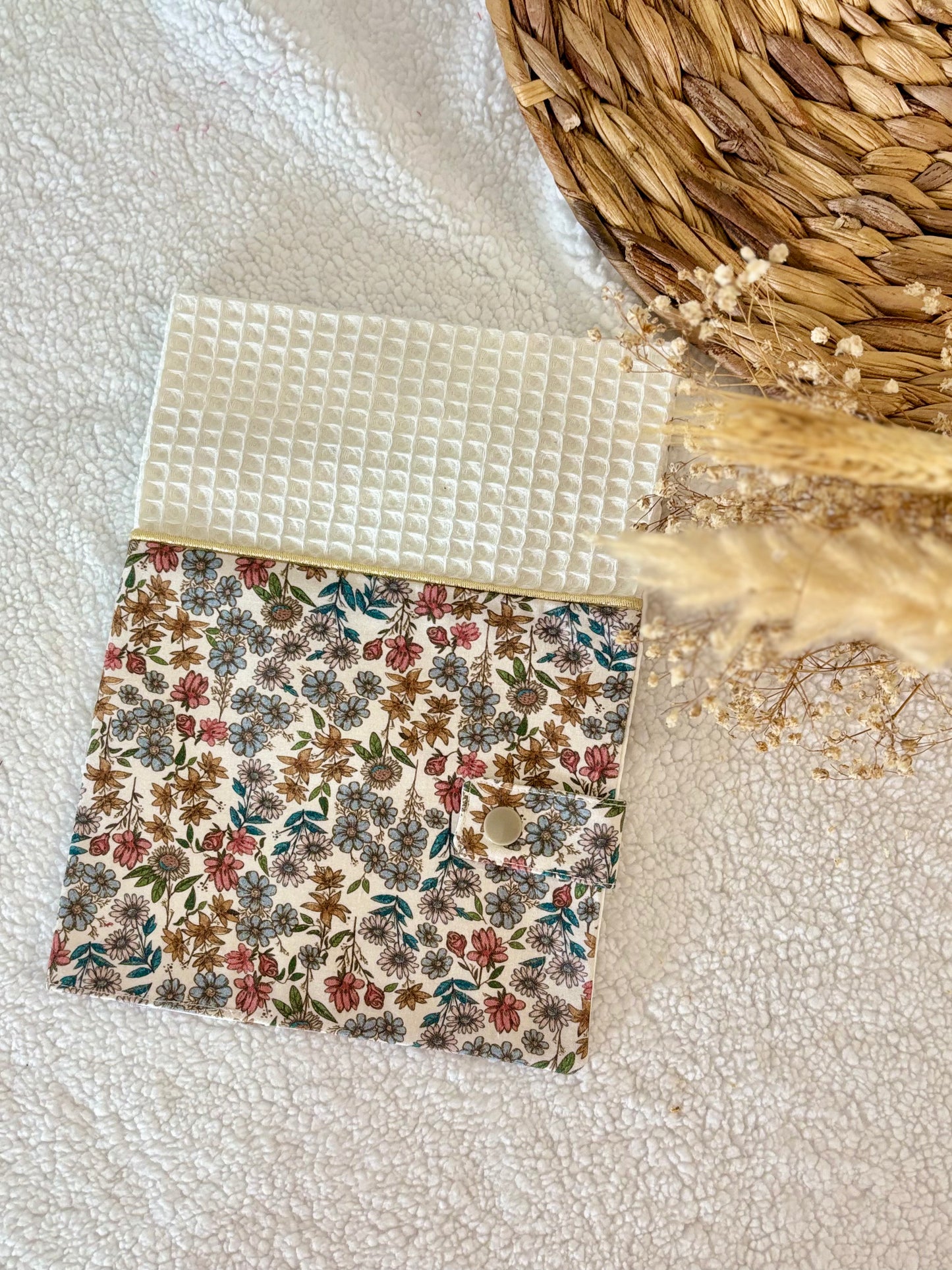 🌿✨ Protège Carnet de Santé - Nid d’Abeille & Pensées Sauvages ✨🌸