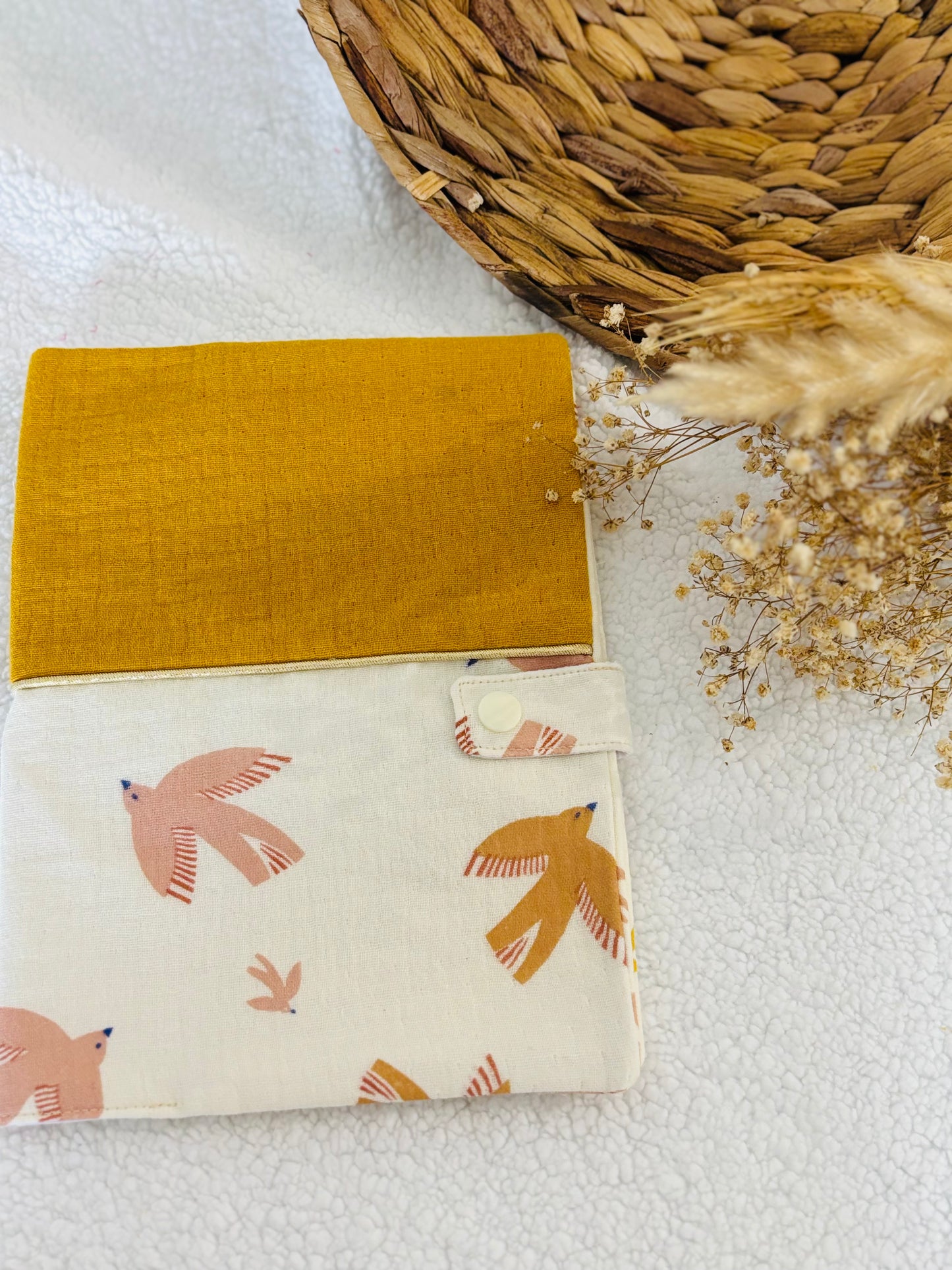 🐦✨ Protège Carnet de Santé - Gaze de Coton Moutarde & Motifs Oiseaux ✨🍂