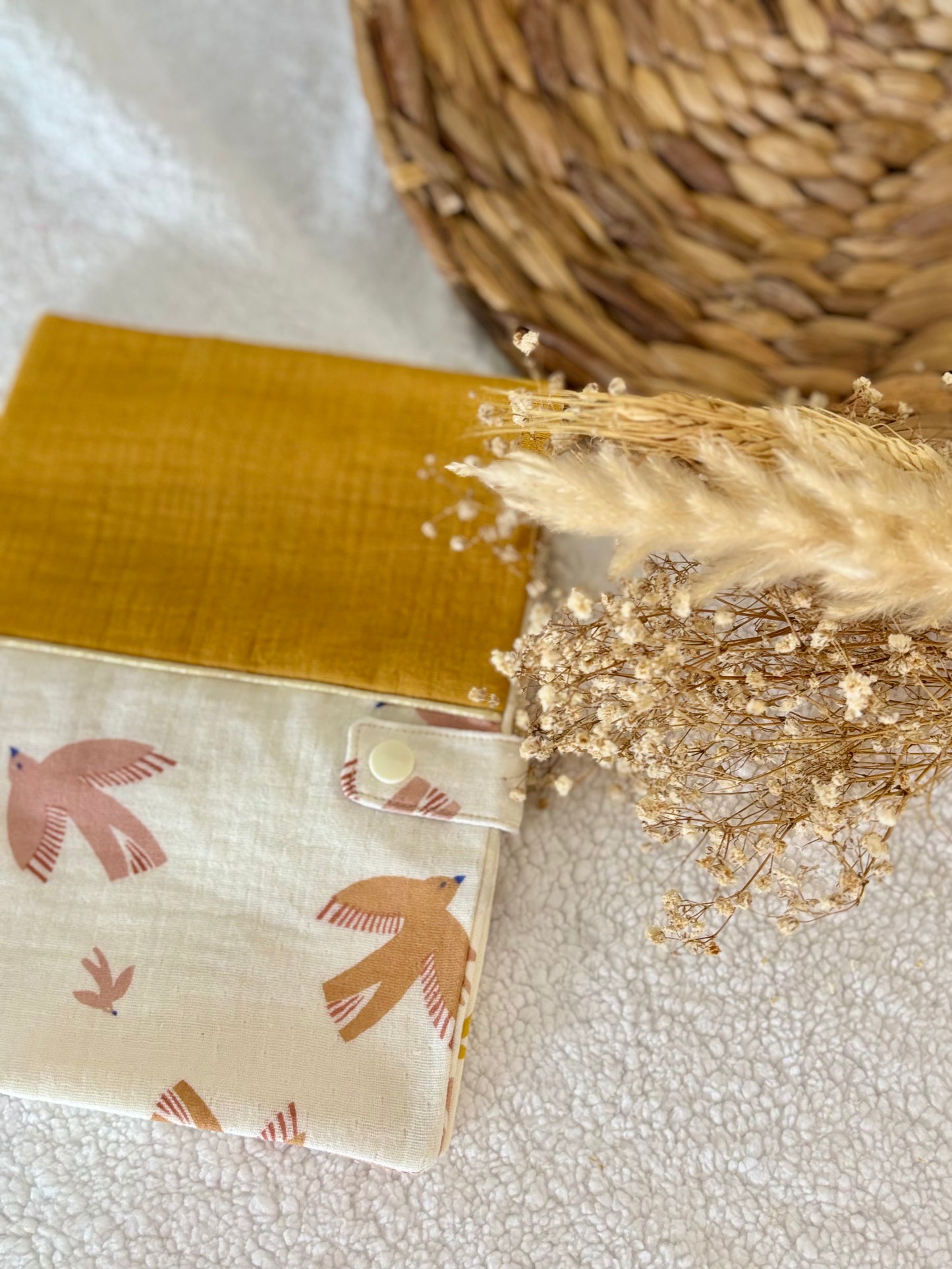 🐦✨ Protège Carnet de Santé - Gaze de Coton Moutarde & Motifs Oiseaux ✨🍂
