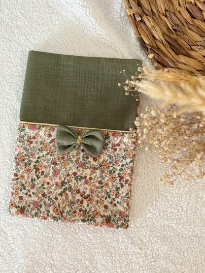 💚✨ Protège Carnet de Santé - Vert Irisé & Motifs Fleuris ✨🌿