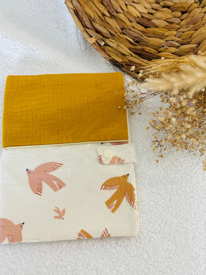 🐦✨ Protège Carnet de Santé - Gaze de Coton Moutarde & Motifs Oiseaux ✨🍂