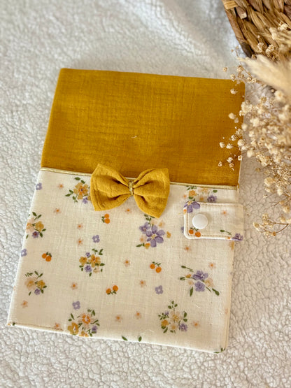 🌼✨ Protège Carnet de Santé - Jaune Moutarde & Motifs Lilas Fleuris ✨💜