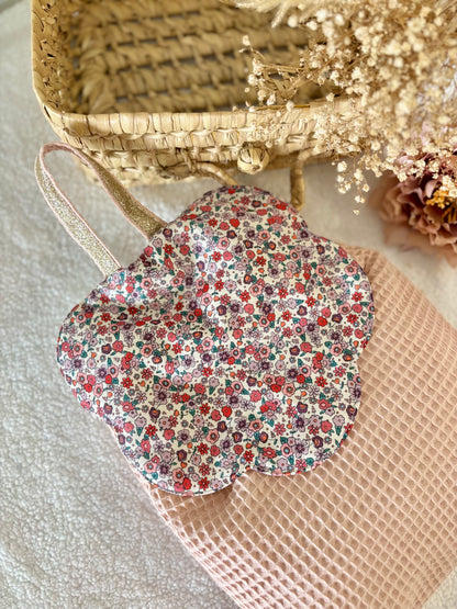 🌸✨ Sac de Crèche - Base Rose Nid d’Abeille & Rabat Fleur Fleuri ✨🌸